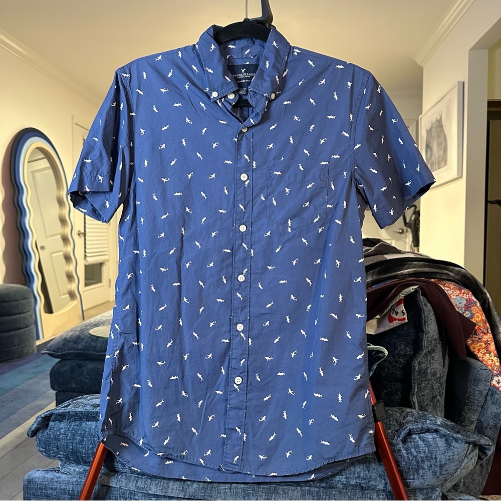 American Eagle Button-Up Short Sleeve Shirt in Navy Blue Shark Print